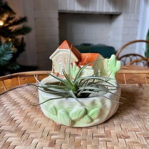 Vintage Planter/ sponge holder.